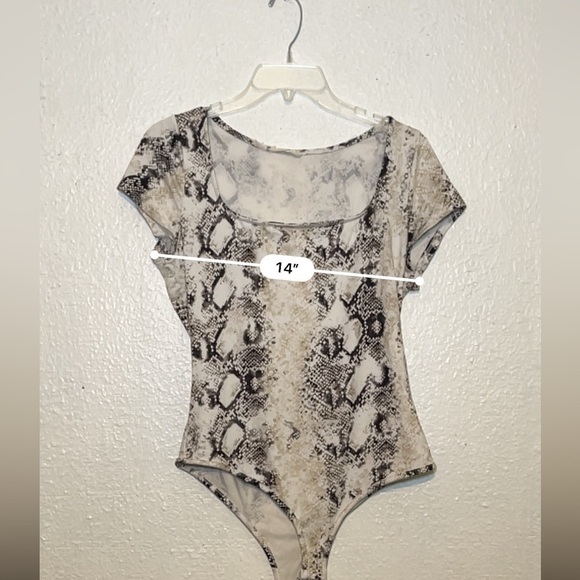 Chrysanthemum white and brown stick skin bodysuit with short sleeves size large - Picture 3 of 8